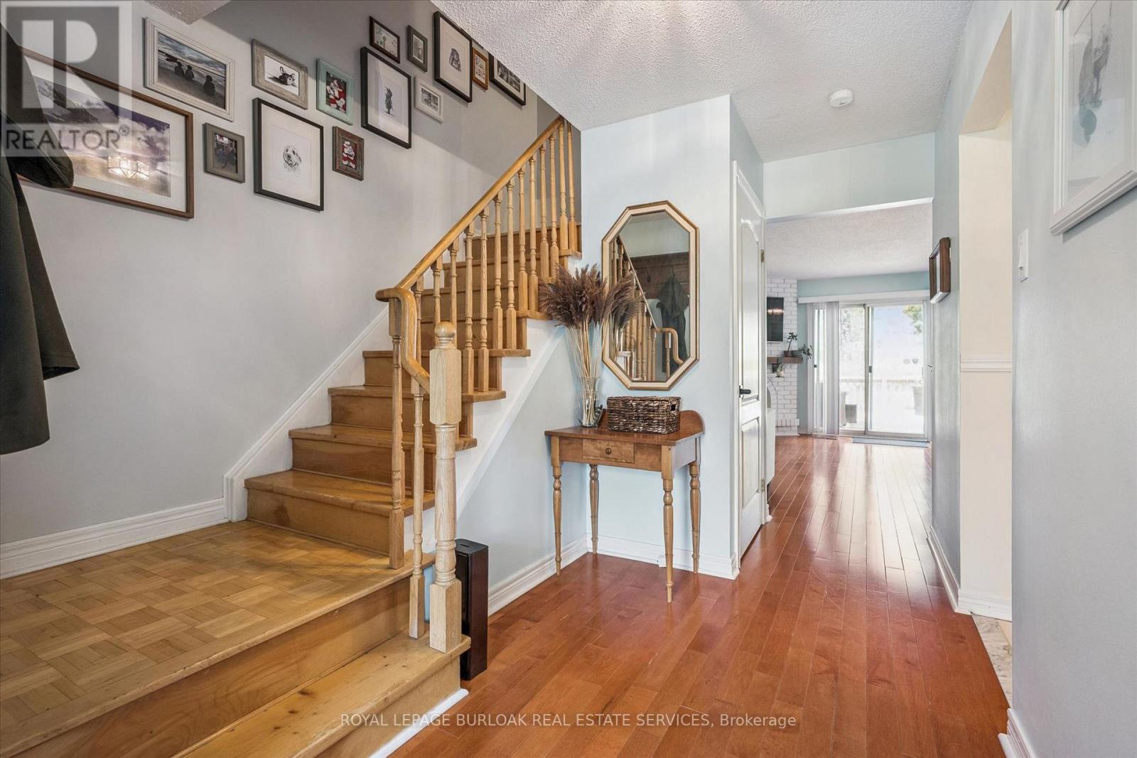 Row / Townhouse for Sale in 3071 HAINES ROAD|Mississauga (Applewood), Ontario L4Y4B2 5