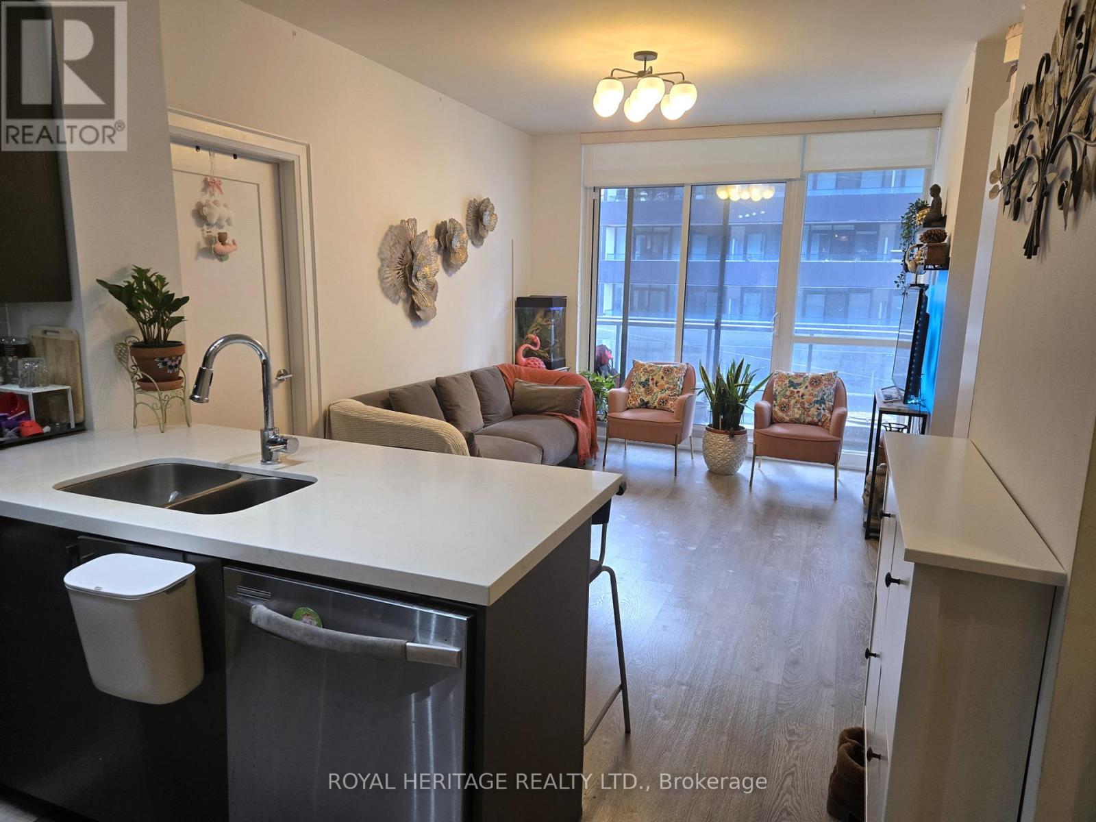 For rent: 403 - 30 ROEHAMPTON AVENUE, Toronto (Mount Pleasant West
