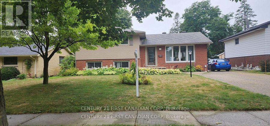 North London Duplex with In-Law Suite — 1473 Glengarry Avenue, London (North H)