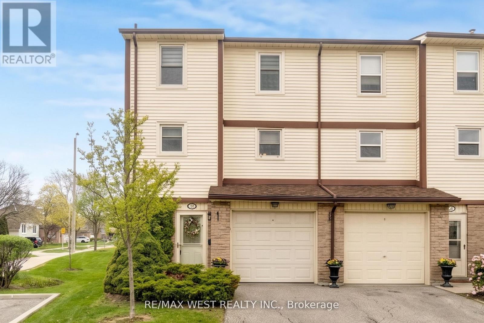 Row / Townhouse for Sale in 24 - 7340 COPENHAGEN ROAD|Mississauga (Meadowvale), Ontario L5N2S5