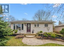 For sale: 11 ARGYLE DRIVE, Guelph (Dovercliffe Park/Old University