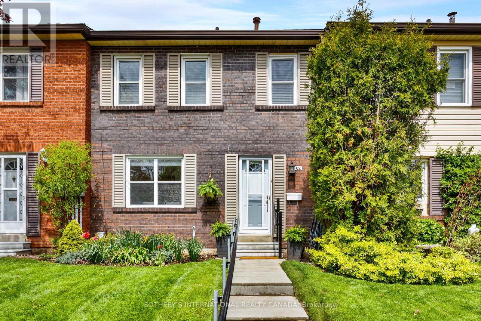 Row / Townhouse for Sale in 62 - 2825 GANANOQUE DRIVE|Mississauga (Meadowvale), Ontario L5N1V6