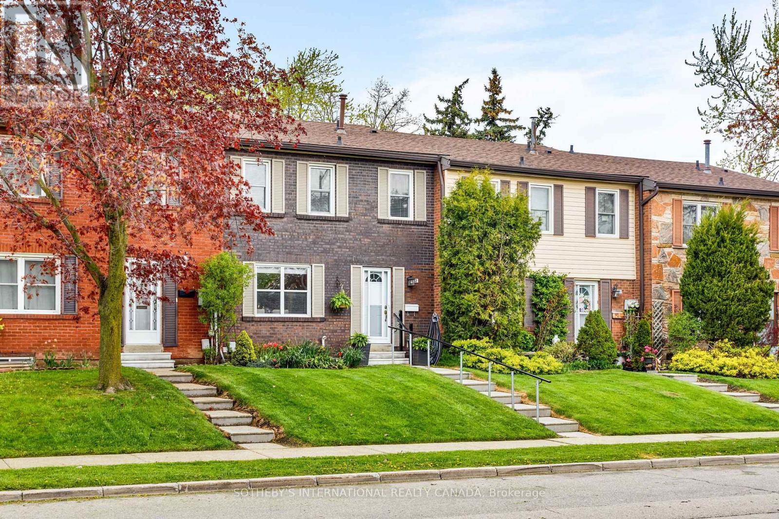 Row / Townhouse for Sale in 62 - 2825 GANANOQUE DRIVE|Mississauga (Meadowvale), Ontario L5N1V6 2