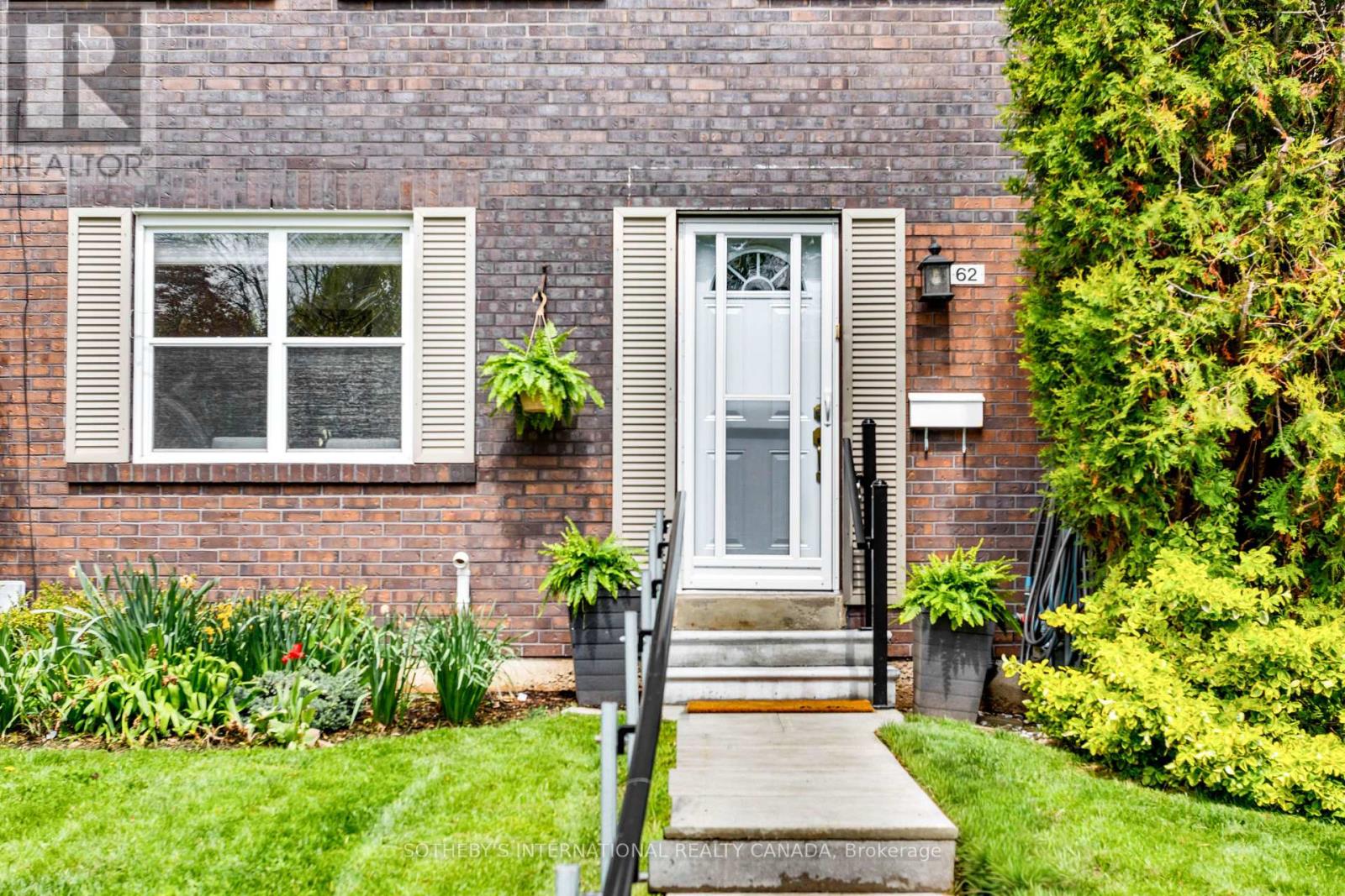 Row / Townhouse for Sale in 62 - 2825 GANANOQUE DRIVE|Mississauga (Meadowvale), Ontario L5N1V6 3