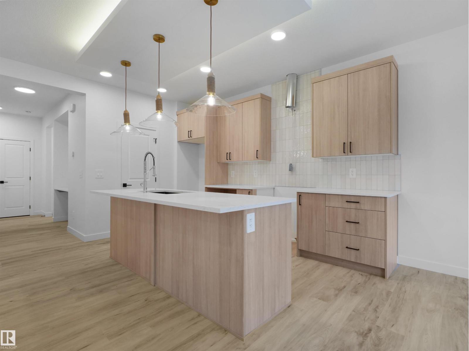 For sale: 8235 KIRIAK LO SW, Edmonton, Alberta T6W5S2 - E4483190