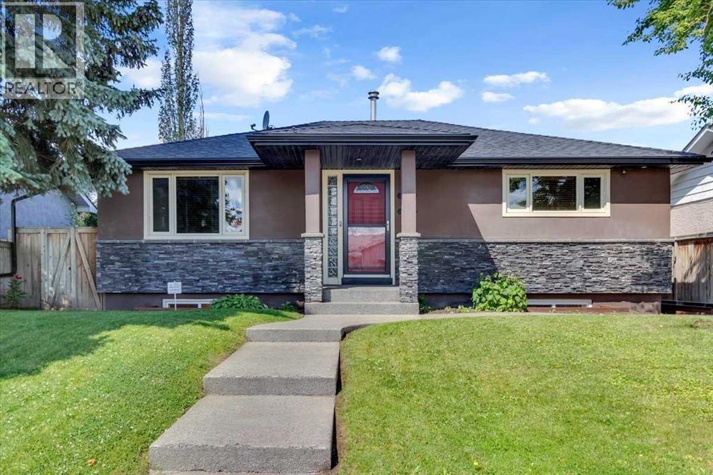 House for Sale in 2211 45 Street SE|Calgary, Alberta T2B1K1 2