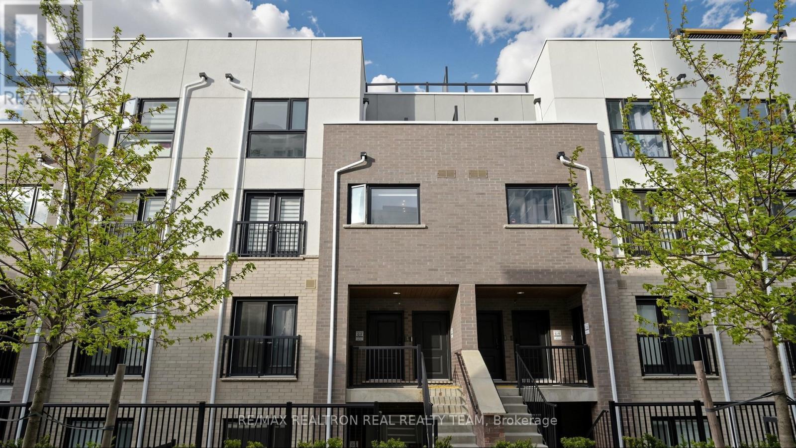 Row / Townhouse for Sale in 333 - 349 WHEAT BOOM DRIVE|Oakville (OA Rural Oakville), Ontario L6H7X5 2