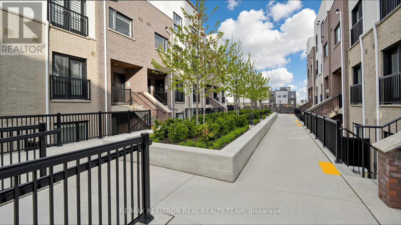 Row / Townhouse for Sale in 333 - 349 WHEAT BOOM DRIVE|Oakville (OA Rural Oakville), Ontario L6H7X5 4