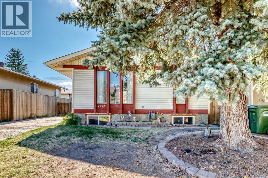 House for Sale in 7807 20A Street SE|Calgary, Alberta T2C1M7 2