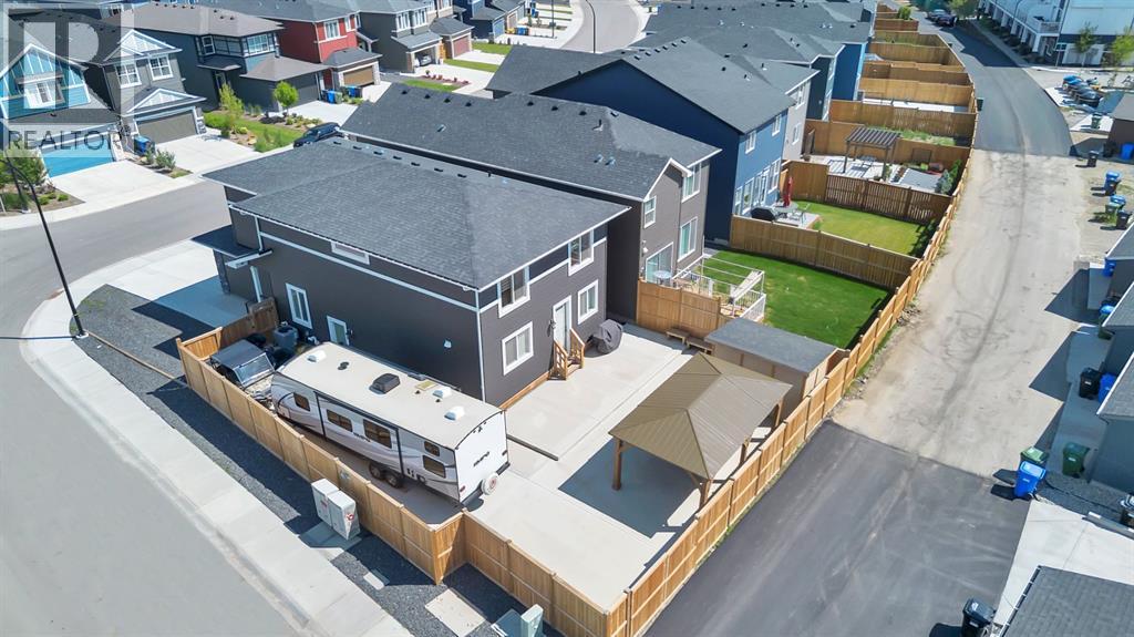 House for Sale in 240 Creekstone Path SW|Calgary, Alberta T2X4X8 4
