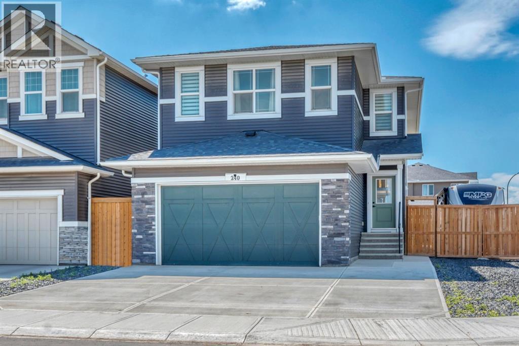 House for Sale in 240 Creekstone Path SW|Calgary, Alberta T2X4X8 2