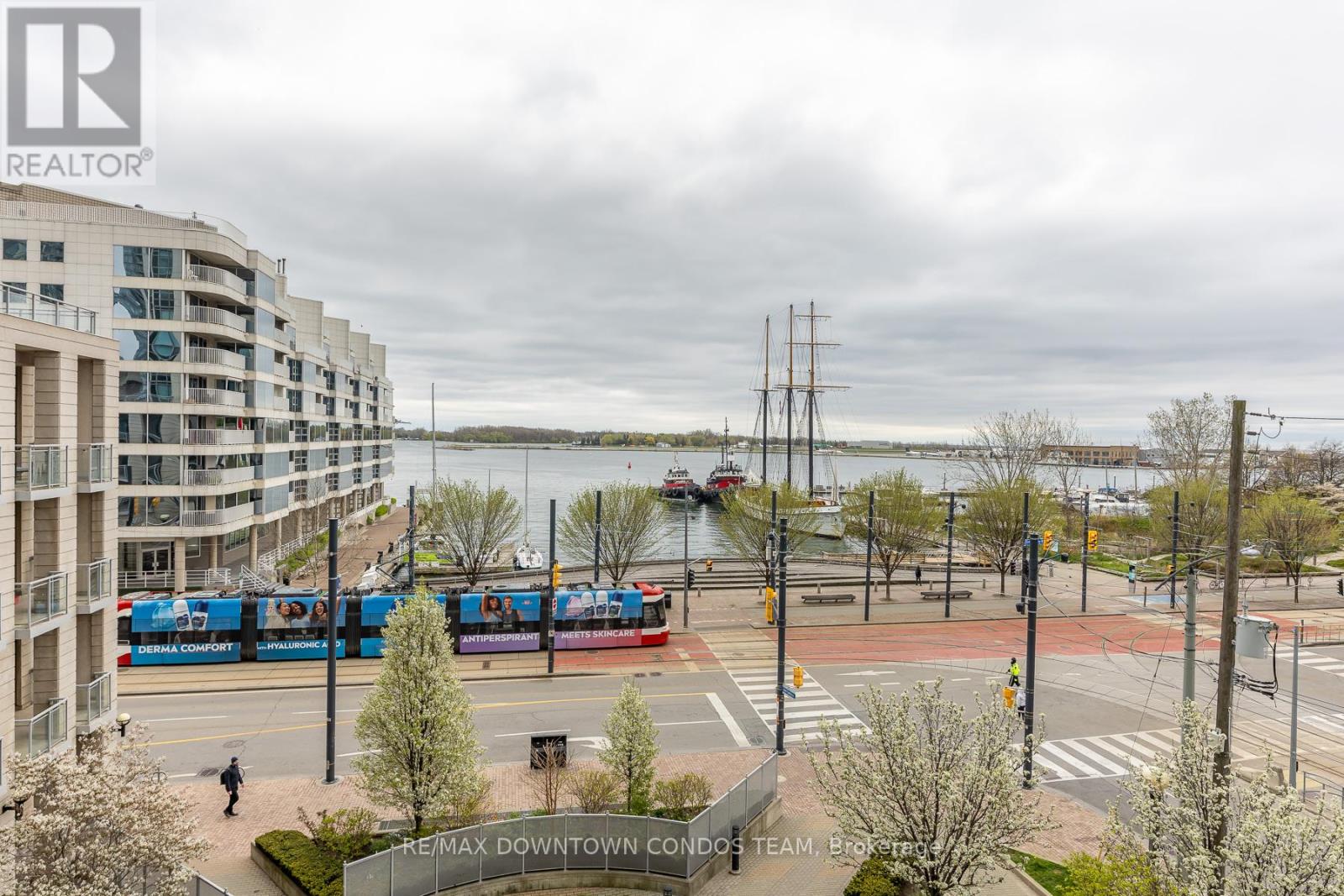 404 - 410 QUEENS QUAY W
