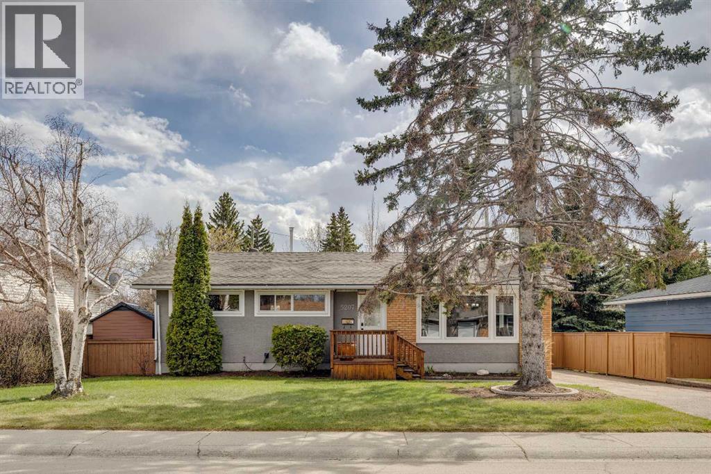 House for Sale in 5207 Grove Hill Road SW|Calgary, Alberta T3E4G7