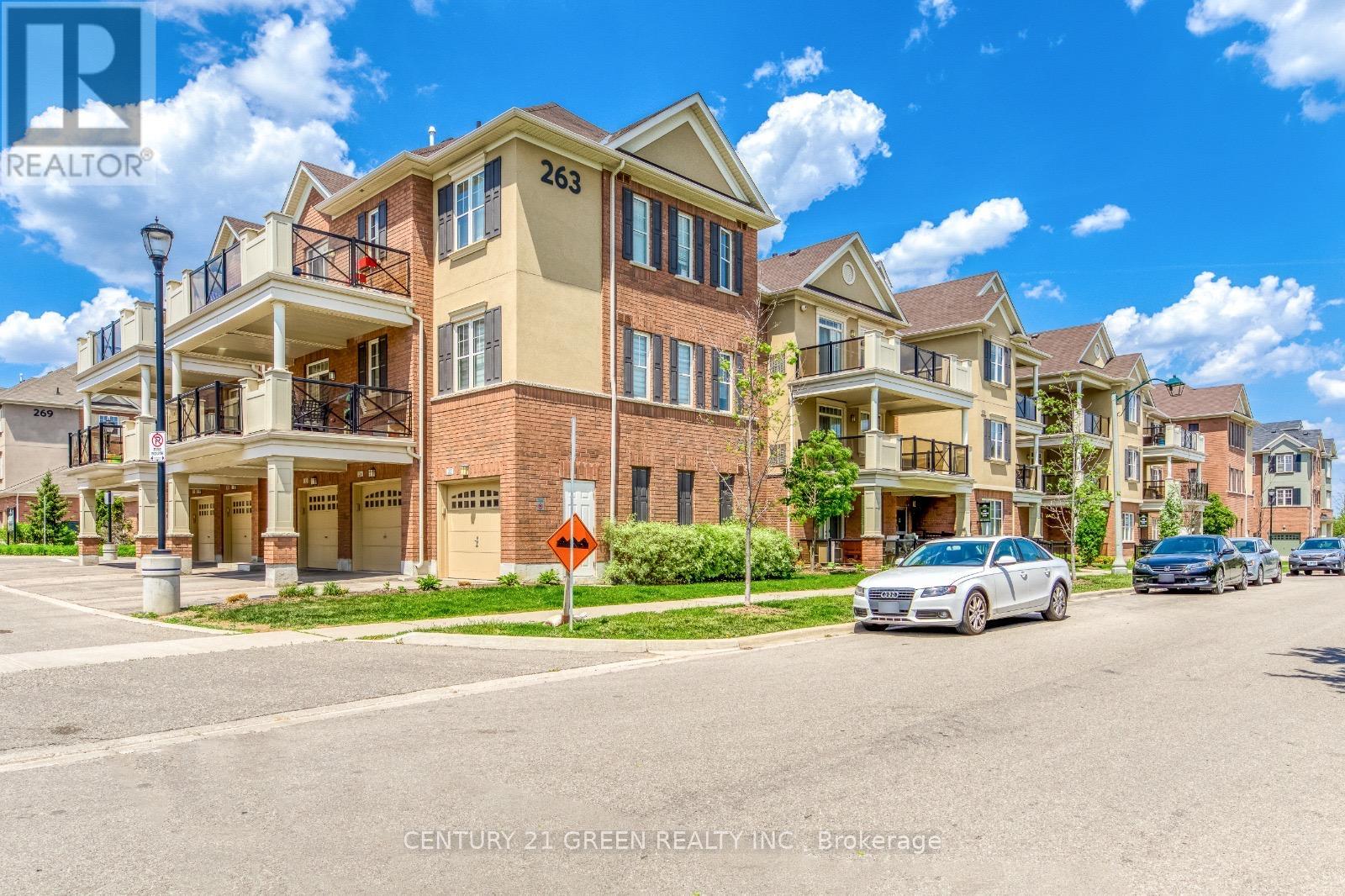 Row / Townhouse for Sale in 202 - 263 GEORGIAN DRIVE|Oakville (RO River Oaks), Ontario L6H0L2 2