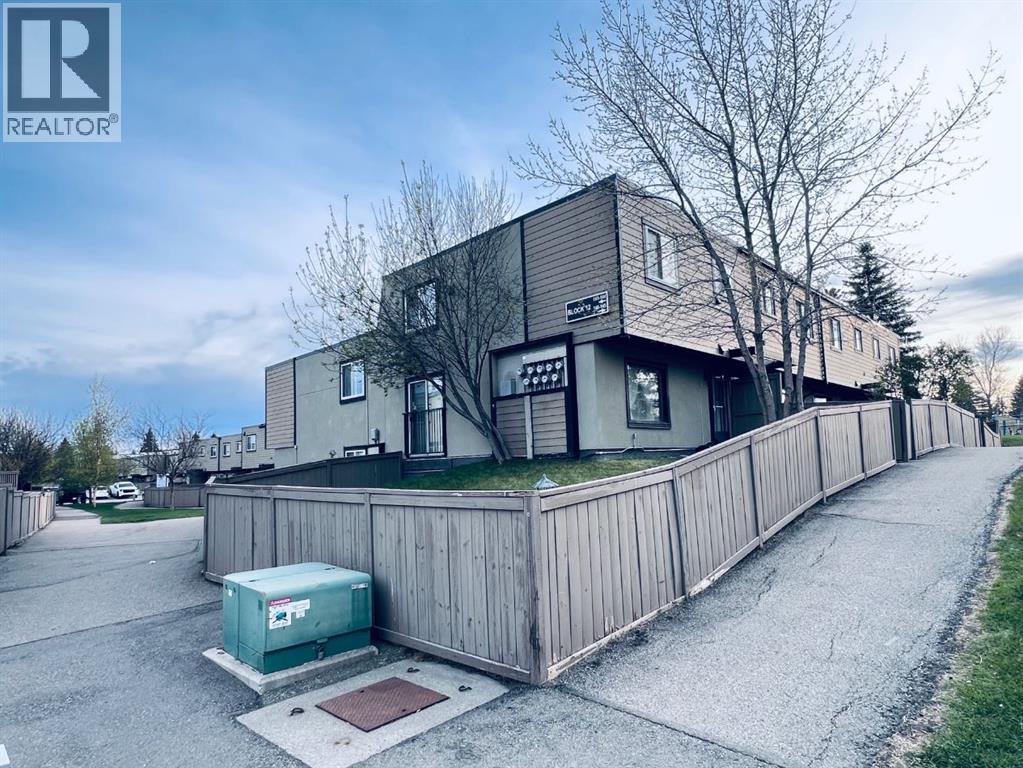 Row / Townhouse for Sale in 148, 3809 45 Street SW|Calgary, Alberta T3E3H4
