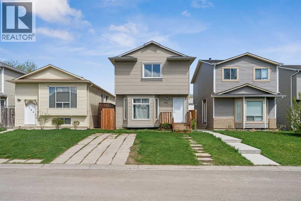 House for Sale in 367 Martinbrook Place NE|Calgary, Alberta T3J3E3