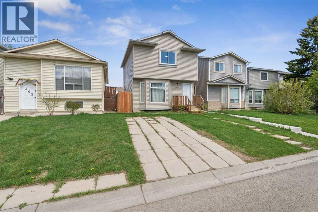 House for Sale in 367 Martinbrook Place NE|Calgary, Alberta T3J3E3 2