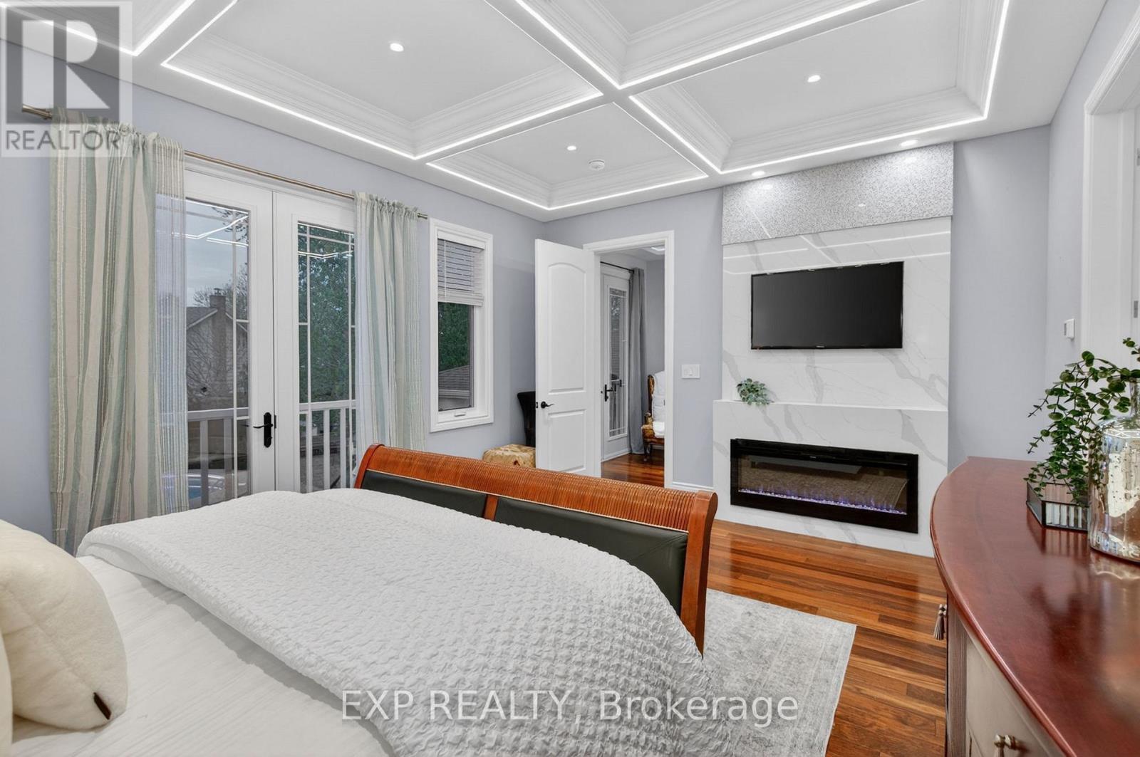 For sale: 2439 BRIDGE ROAD, Oakville (WO West), Ontario L6L2G9 ...