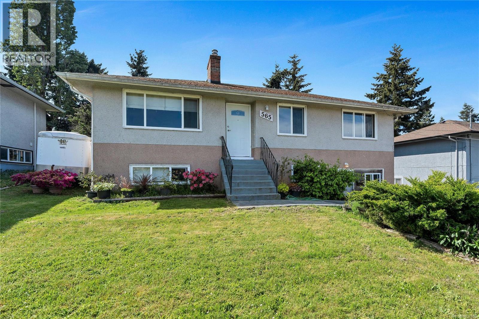 For sale: 565 Baker St, Saanich, British Columbia V8Z2H6 - 1037158