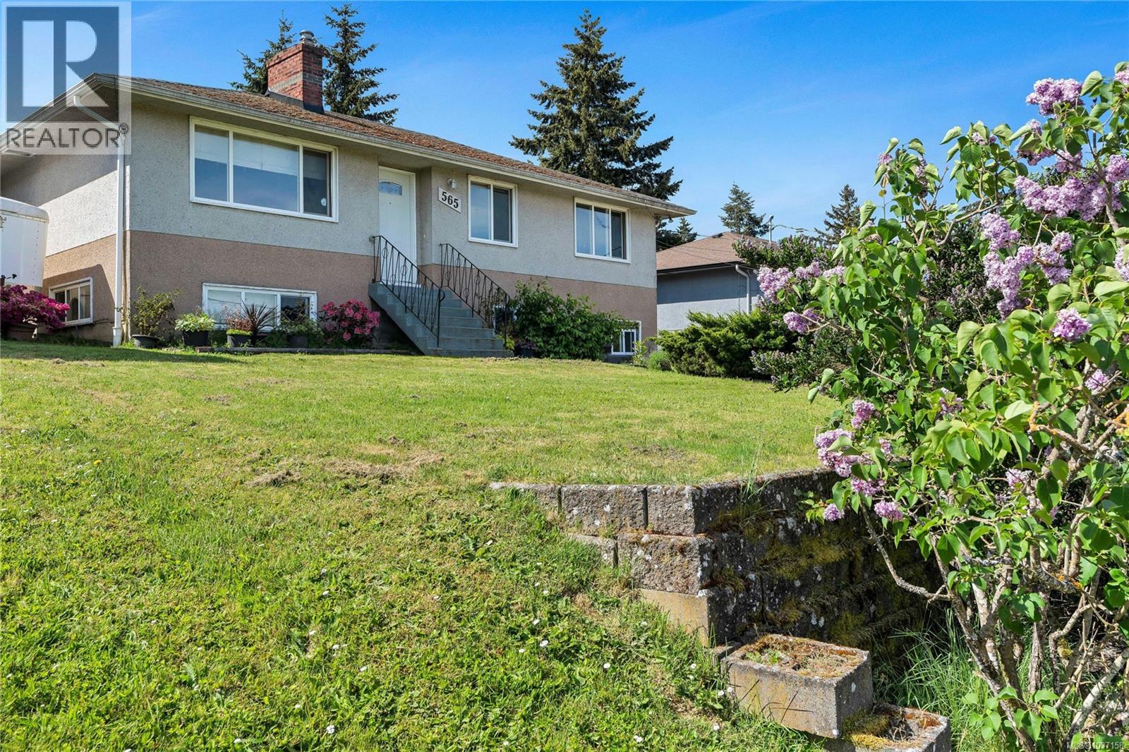 For sale: 565 Baker St, Saanich, British Columbia V8Z2H6 - 1037158