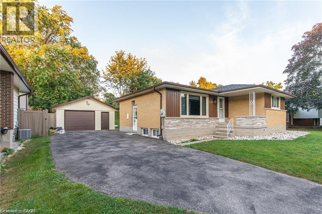 136 MACGREGOR Crescent, Waterloo, Ontario N2J3W9