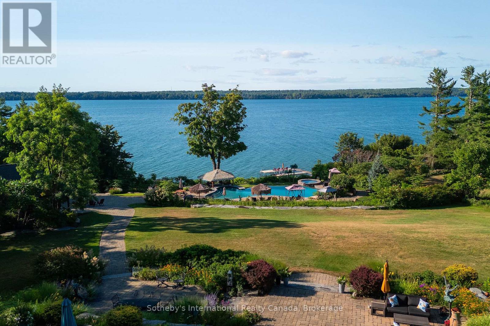 For sale: 2533 RIDGE ROAD W, Oro-Medonte, Ontario L0L2L0 - S13123868 ...