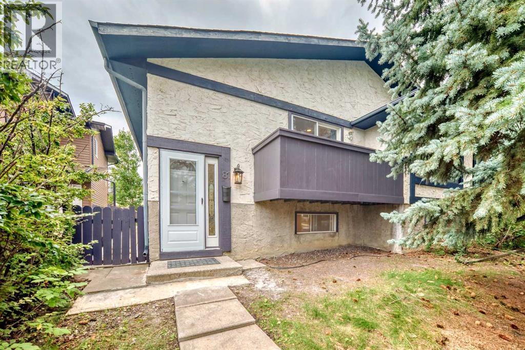 Duplex for Sale in 81 Bearberry Close NW|Calgary, Alberta T3K1R4