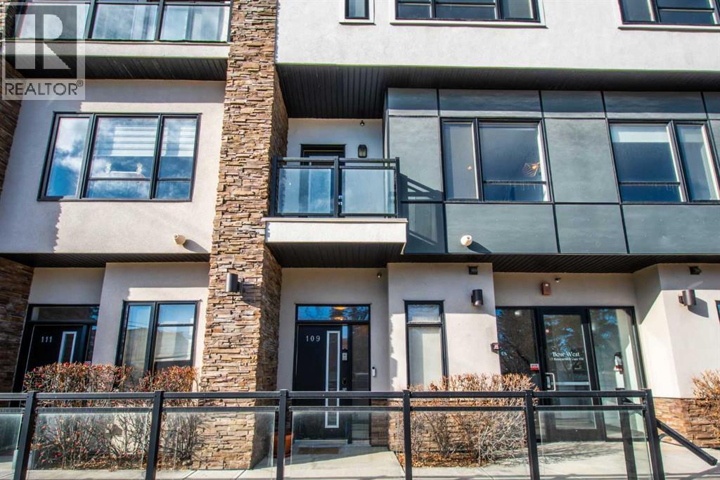 Row / Townhouse for Sale in 109, 15 Rosscarrock Gate SW|Calgary, Alberta T3C1E6 2