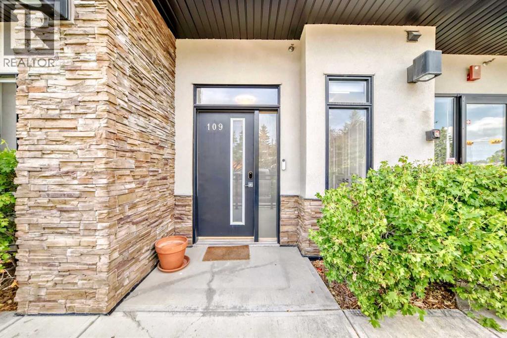 Row / Townhouse for Sale in 109, 15 Rosscarrock Gate SW|Calgary, Alberta T3C1E6 4