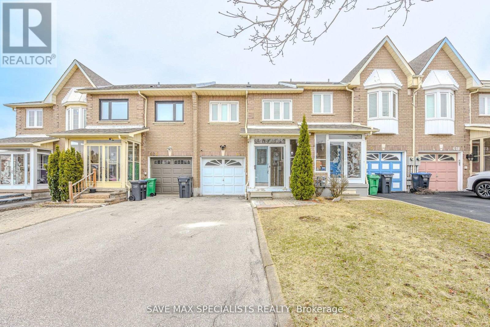 Row / Townhouse for Sale in 622 LUMBERTON CRESCENT|Mississauga (Hurontario), Ontario L4Z3Z5