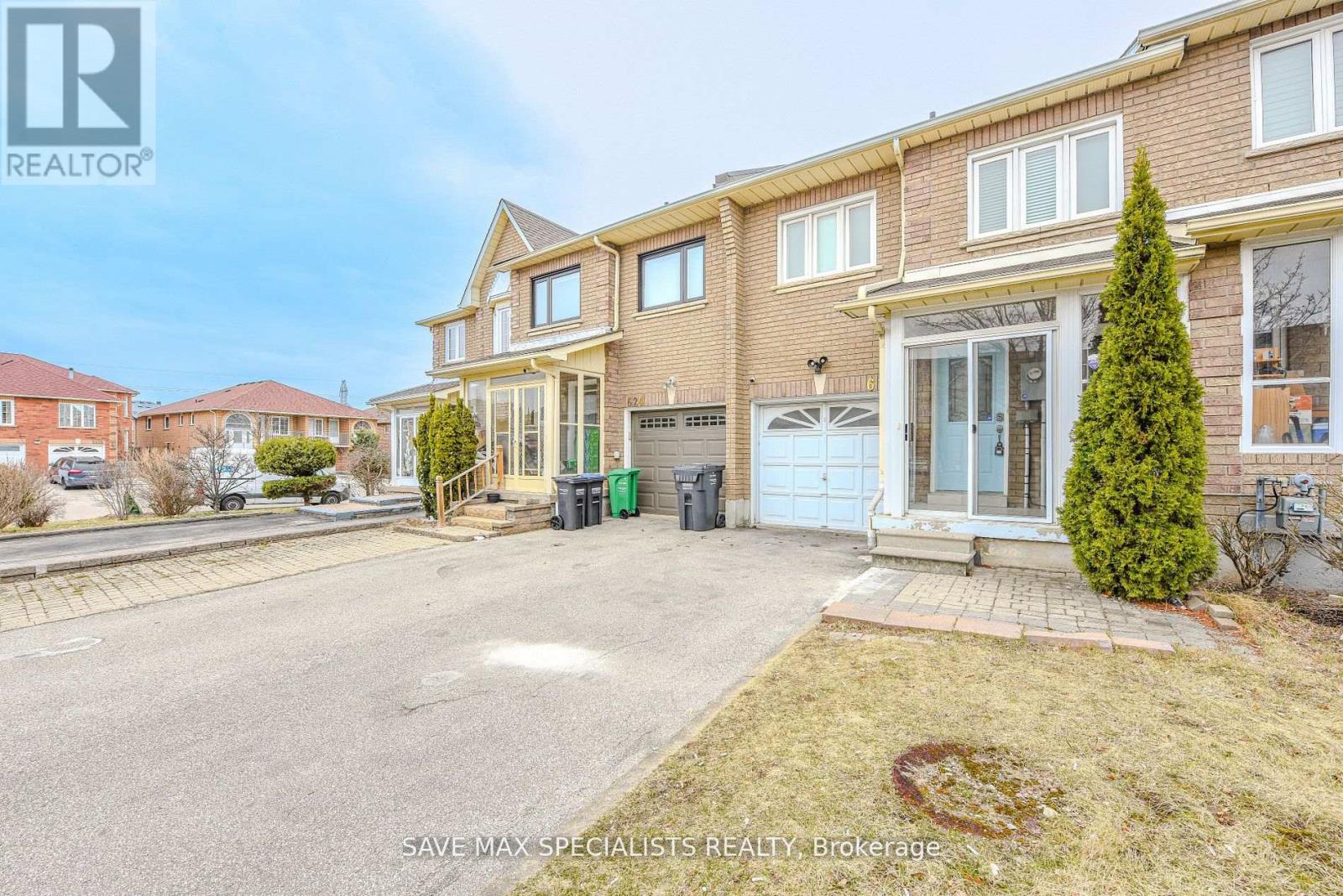 Row / Townhouse for Sale in 622 LUMBERTON CRESCENT|Mississauga (Hurontario), Ontario L4Z3Z5 2