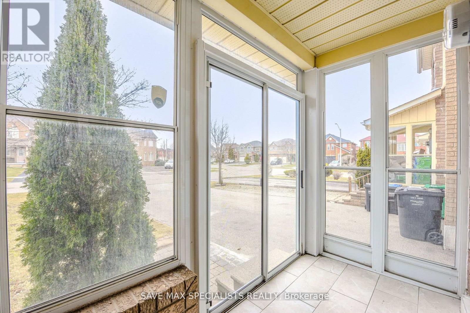 Row / Townhouse for Sale in 622 LUMBERTON CRESCENT|Mississauga (Hurontario), Ontario L4Z3Z5 3