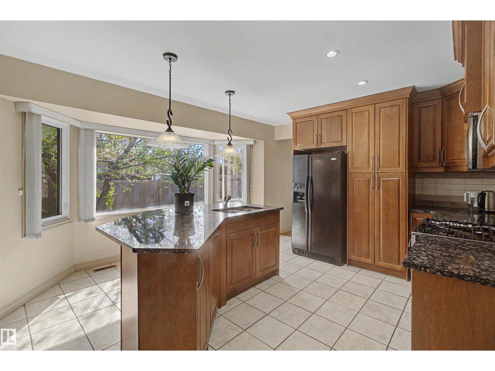 For sale: 11617 26 AV NW, Edmonton, Alberta T6J3R3 - E4488377