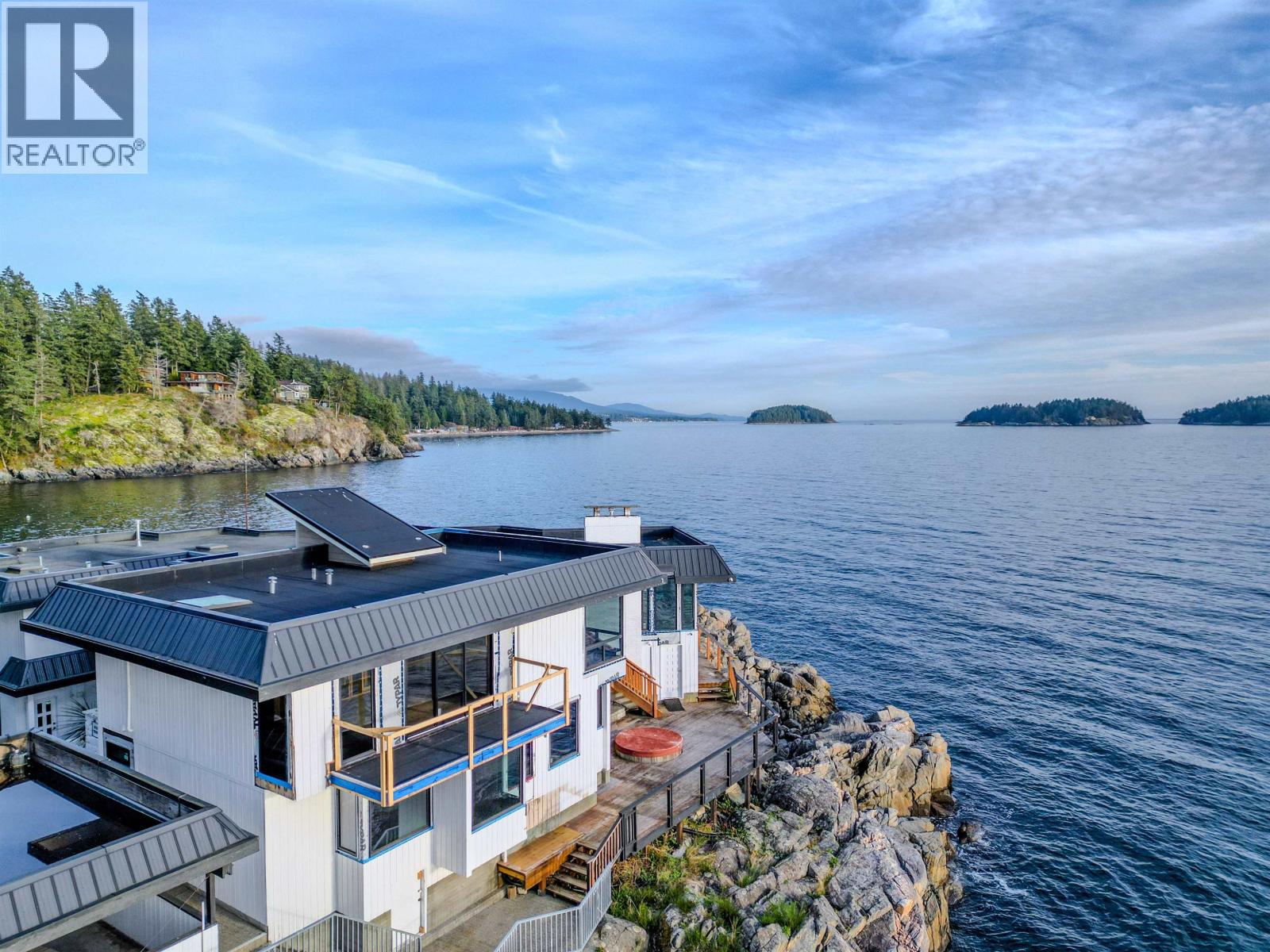 For sale: 5482 HILL ROAD, Sechelt, British Columbia V7Z0N2