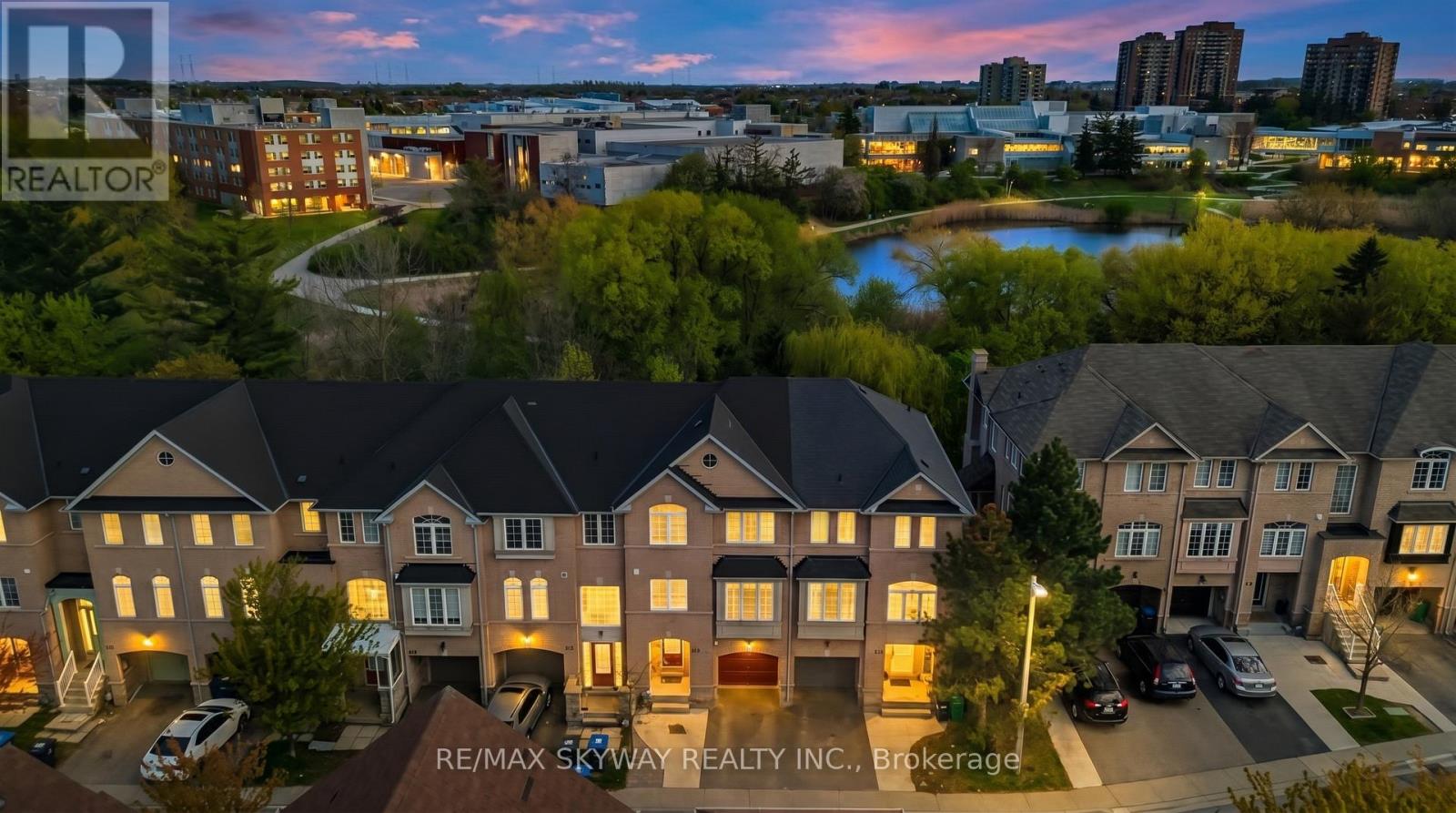 Row / Townhouse for Sale in 64 BERNARD AVENUE|Brampton (Fletcher's Creek South), Ontario L6Y5S4 2