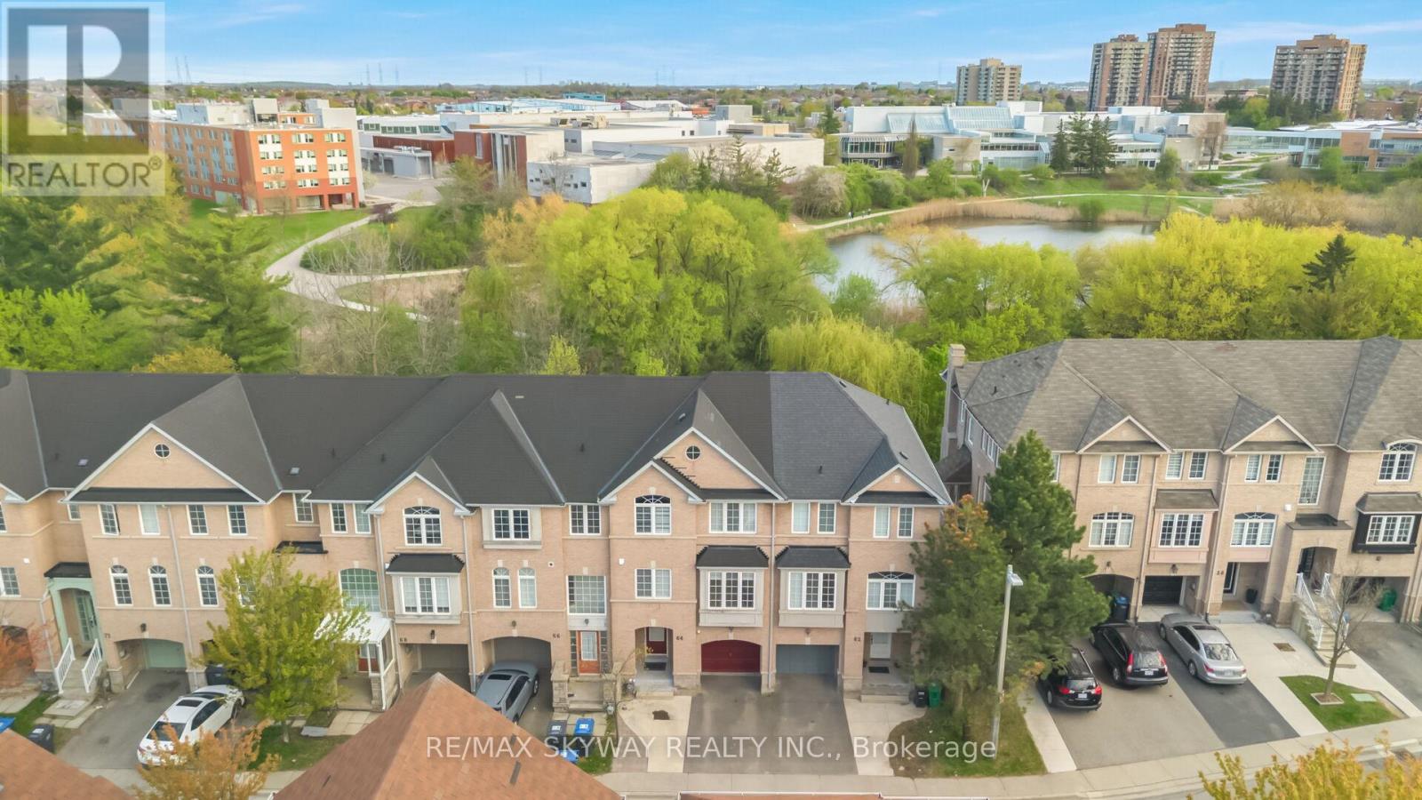 Row / Townhouse for Sale in 64 BERNARD AVENUE|Brampton (Fletcher's Creek South), Ontario L6Y5S4 3