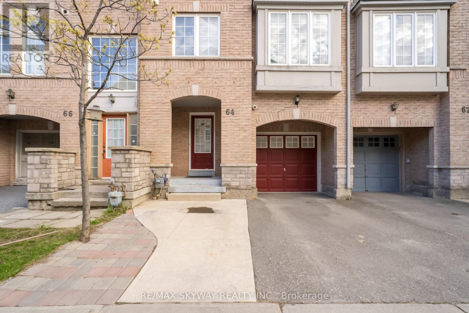 Row / Townhouse for Sale in 64 BERNARD AVENUE|Brampton (Fletcher's Creek South), Ontario L6Y5S4 4