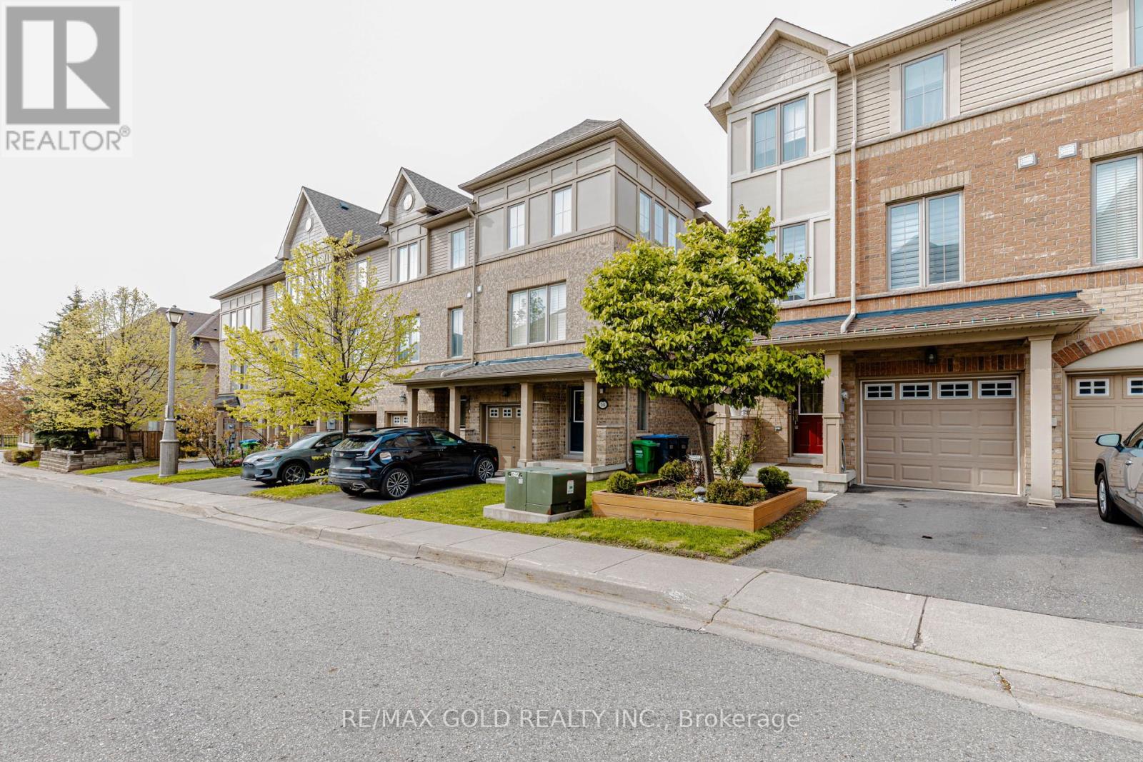Row / Townhouse for Sale in 12 CAILIFF STREET|Brampton (Bram West), Ontario L6Y0P9