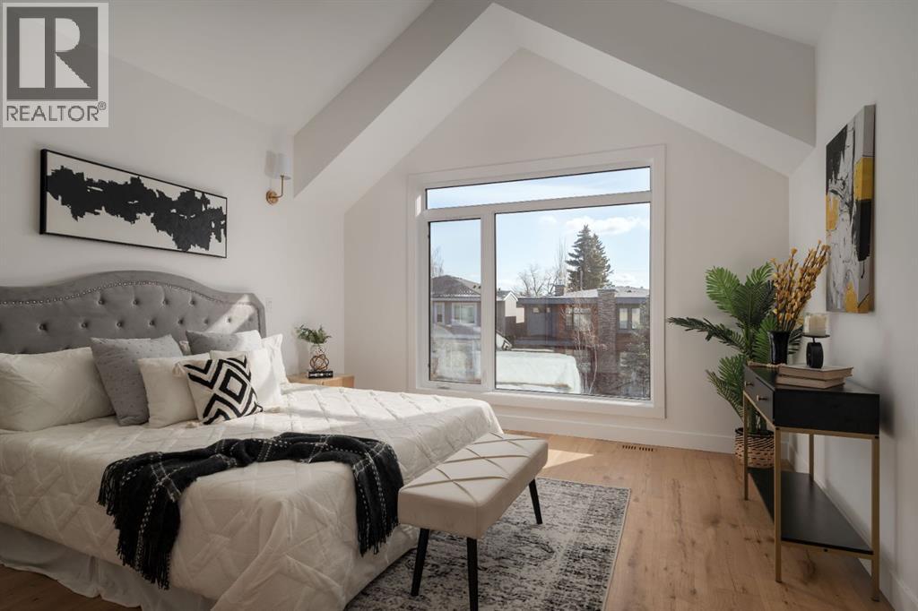 Duplex for Sale in 2229 36 Street SW|Calgary, Alberta T3E2Z3 2