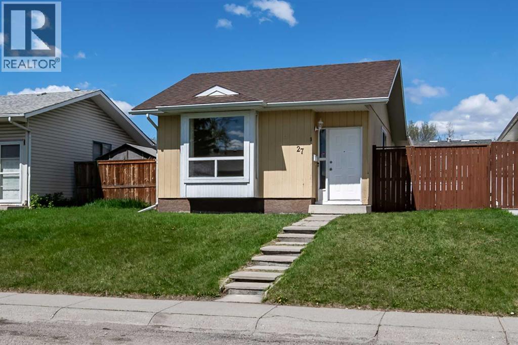 House for Sale in 27 Aberdare Crescent NE|Calgary, Alberta T2A6T5 2