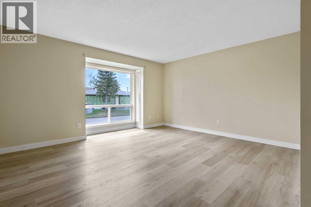House for Sale in 27 Aberdare Crescent NE|Calgary, Alberta T2A6T5 5