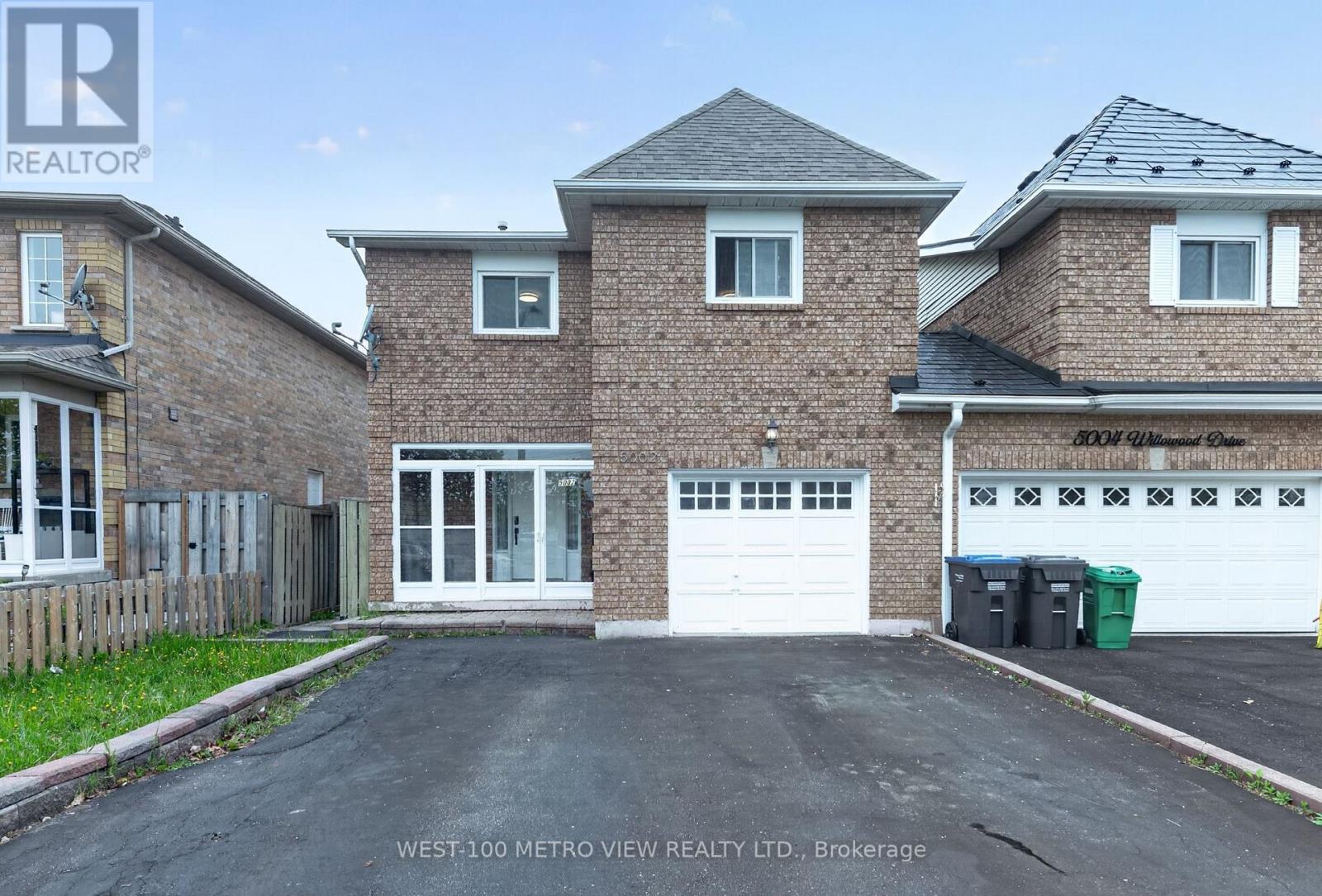 Row / Townhouse for Sale in 5002 WILLOWOOD DRIVE|Mississauga (Hurontario), Ontario L5R3R5