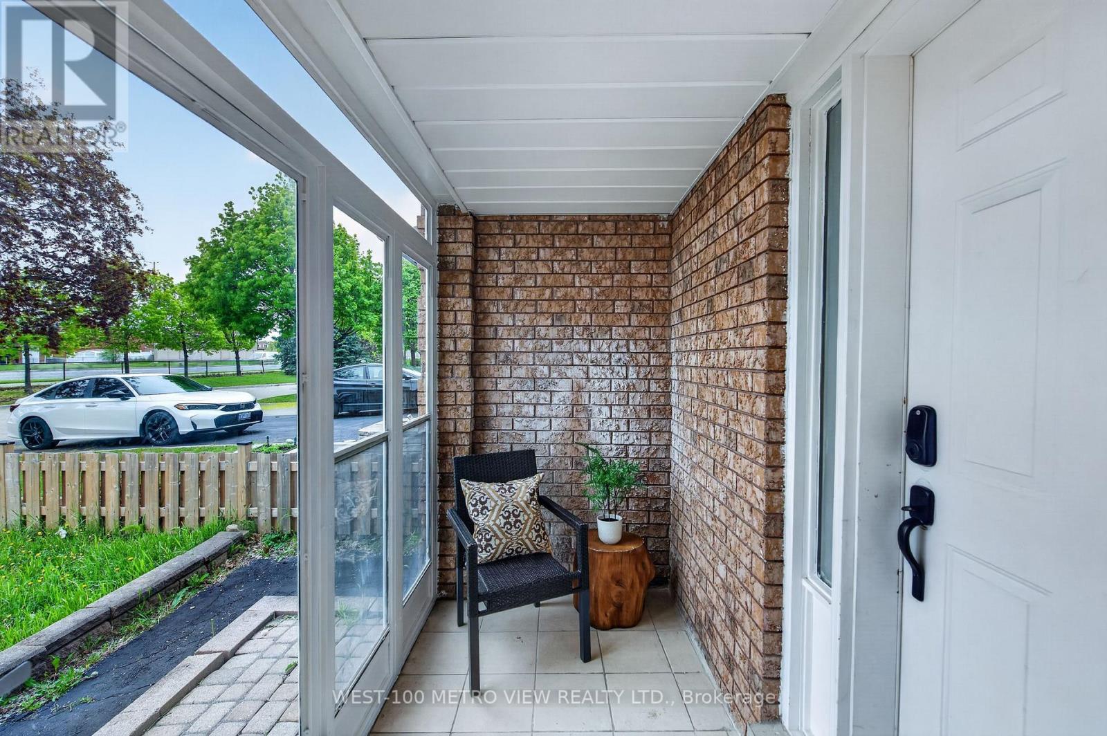 Row / Townhouse for Sale in 5002 WILLOWOOD DRIVE|Mississauga (Hurontario), Ontario L5R3R5 2