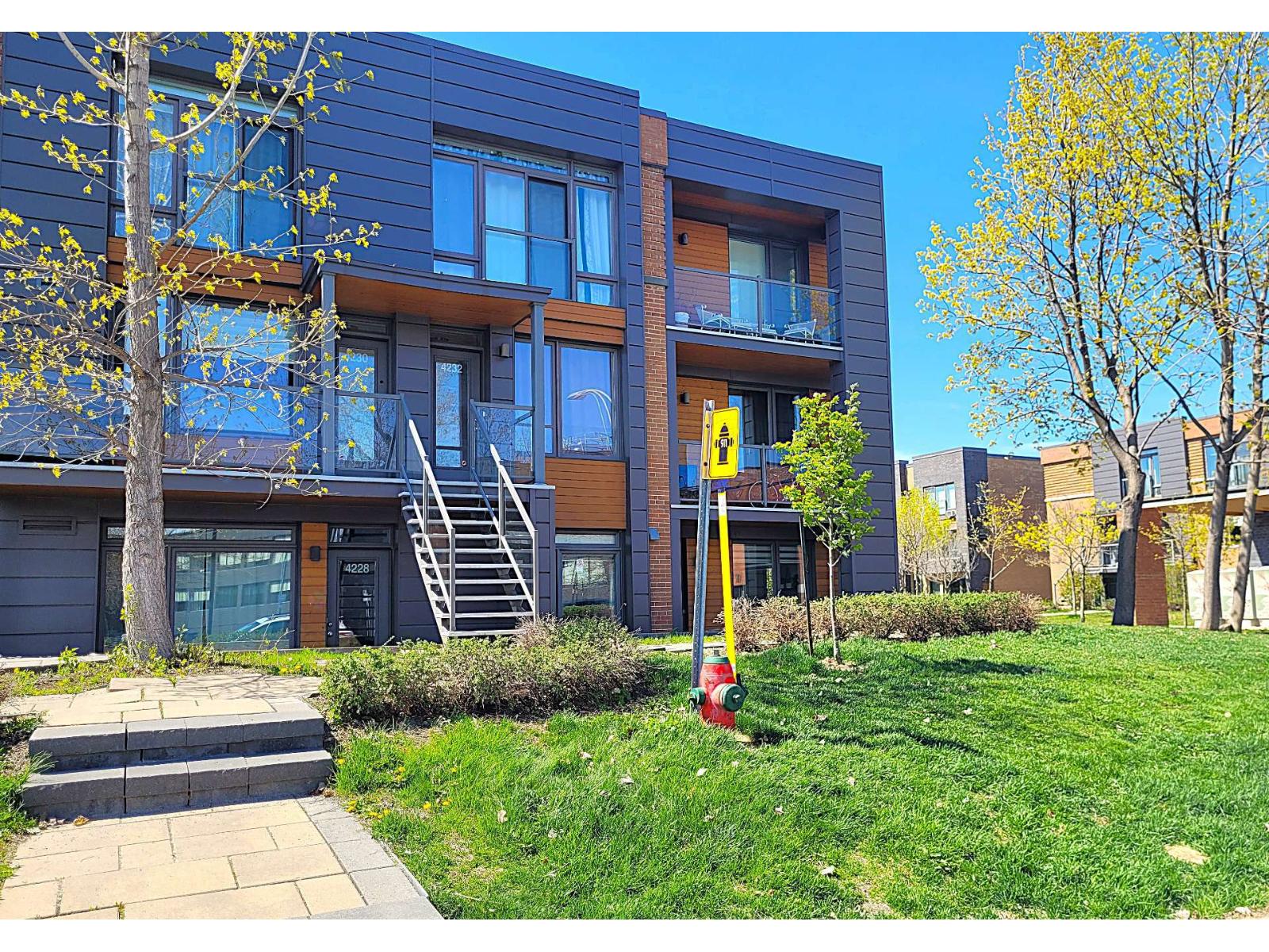 4234 Rue La Perrière, Longueuil (Saint-Hubert), Quebec J3Y0P4