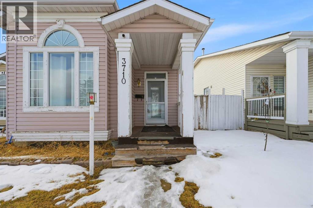 House for Sale in 3710 Catalina Boulevard NE|Calgary, Alberta T1Y6W6 2