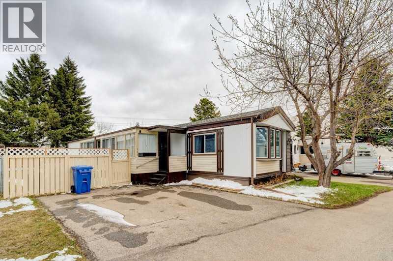 Mobile Home for Sale in 162, 6724 17 Avenue SE|Calgary, Alberta T2A0W5 3