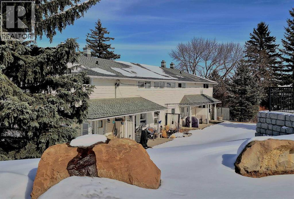 Row / Townhouse for Sale in 525 32 Avenue NE|Calgary, Alberta T2E2H3