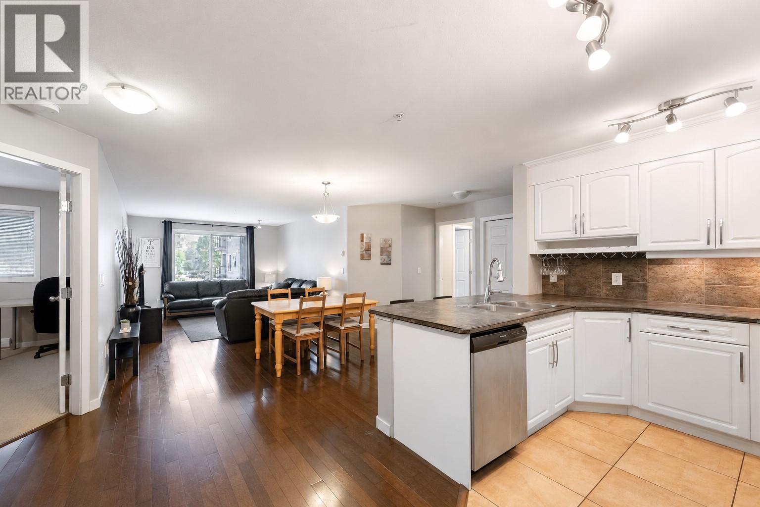 For sale: 135 Ziprick Road Unit# 206, Kelowna, British Columbia