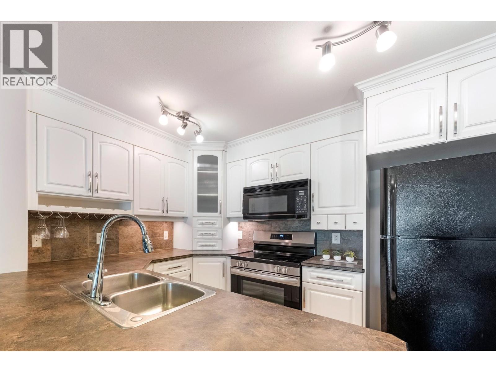 洋楽 TUNE TOWNE XI For sale: 135 Ziprick Road Unit# 206, Kelowna, British Columbia
