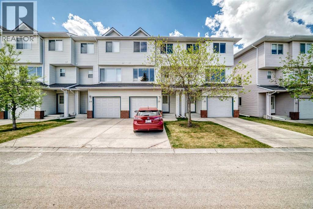 Row / Townhouse for Sale in 31 Harvest Oak Circle NE|Calgary, Alberta T3K4S6 2